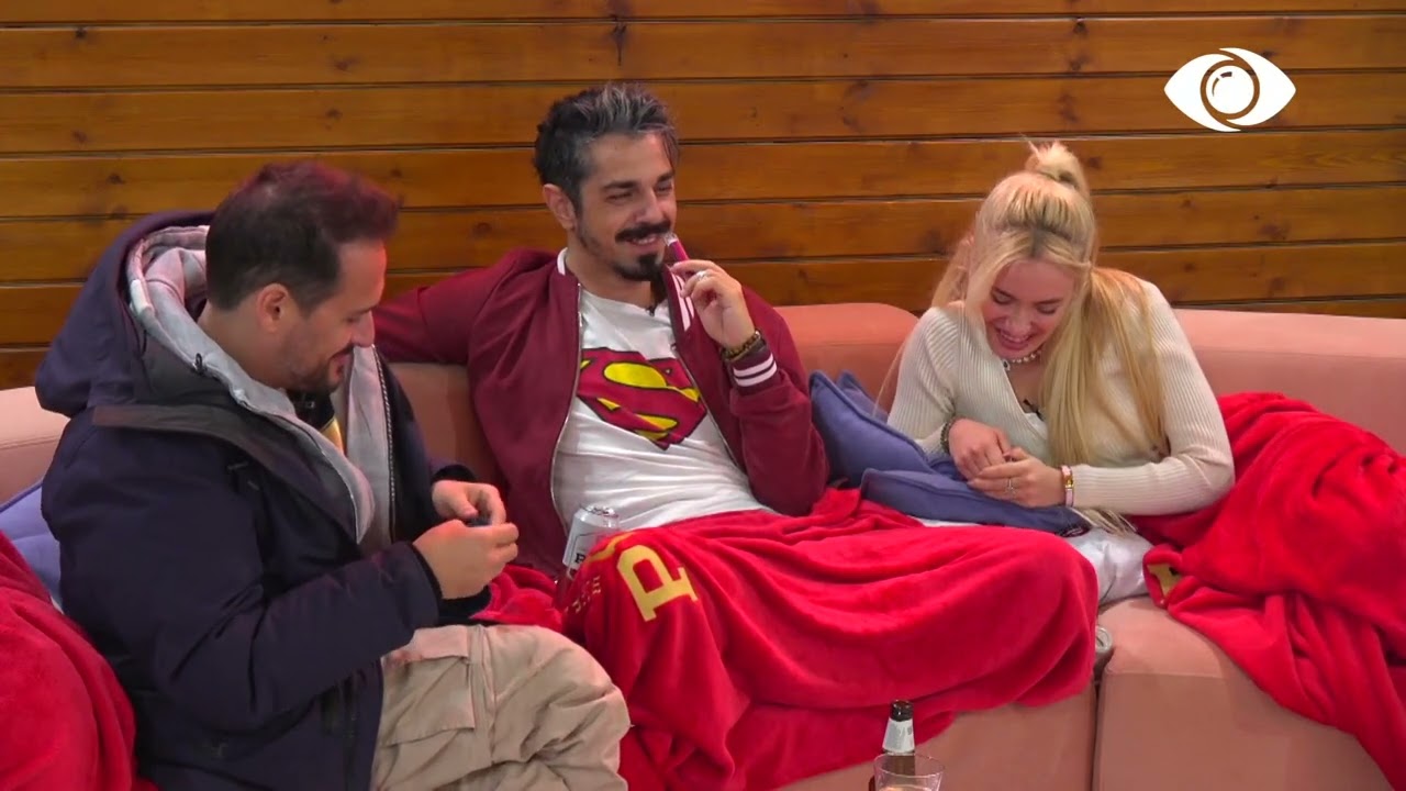 Dea Mishel dhe Amos flasin me zë të ulët