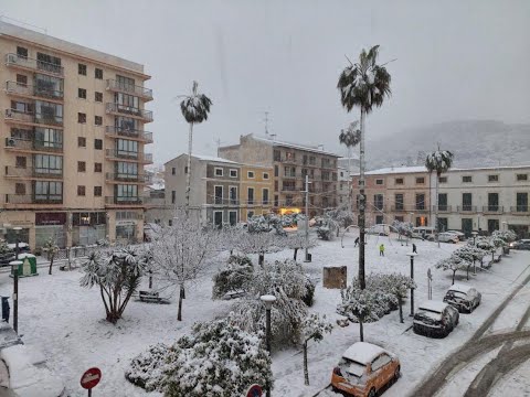 In Spain snow storm triggers power cuts and blocks roads - Rare site of snow on Mallorca