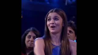 Download lagu jee karda performance by Varun Dhawan at award show with parineeti chopra mp3 Download lagu jee karda performance by Varun Dhawan at award show with parineeti chopra mp3