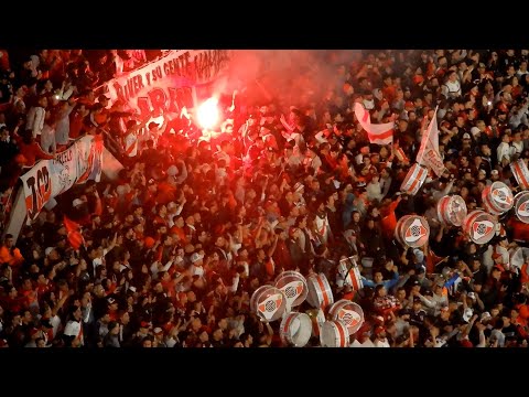 "" Barra: Los Borrachos del Tablón • Club: River Plate