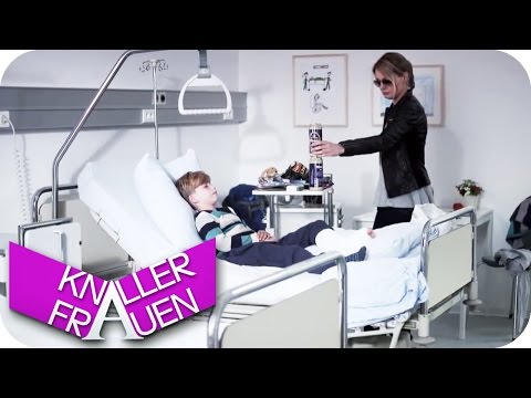 Krankenbesuch & Schön lockig... - Knallerfrauen mit Martina Hill | Die 3. Staffel in SAT.1