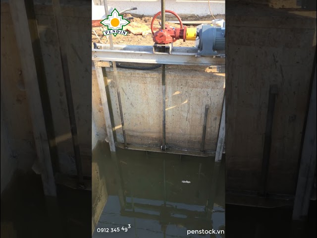 Van cửa phai (penstock) vận hành bằng điện, tự động đóng mở theo mực nước thủy chiều