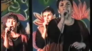 אשדו רה מי במופע "עונות החיים" 1995
