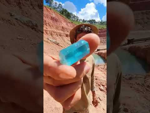 Água-marinha ‘Santa Maria’ direto do garimpo em Santa Maria de Itabira/MG