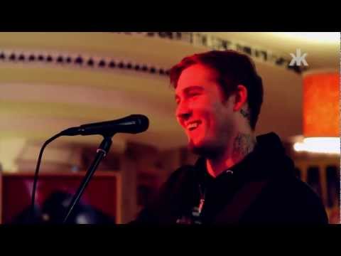 The Gaslight Anthem im Ramones Musesum (Brian Fallon mit exklusiven Akkustik-Set)