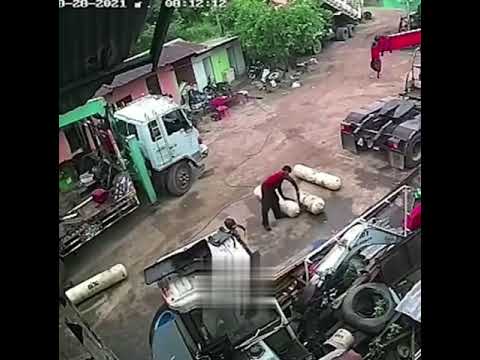 Gasflasche Ventil entfernen geht schief