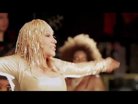 Tropikal Forever, Laura Leon - Lo Menea (Video Oficial)