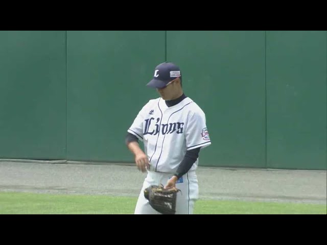 【ファーム】先輩の長打を阻止!! ライオンズ・鈴木がフェンス際の打球をナイスキャッチ!! 2021/6/18 L-E(ファーム)