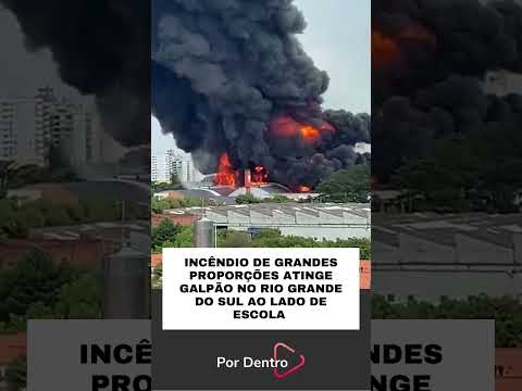 INCÊNDIO DE GRANDES PROPORÇÕES ATINGE GALPÃO NO RIO GRANDE DO SUL AO LADO DE ESCOLA
