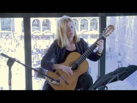 Divertimento Ensemble . Luciano Berio - Sequenza XI per chitarra