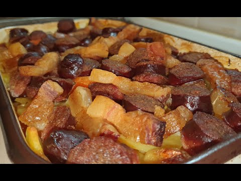 Pekarski krompir sa kobasicom i slaninom.