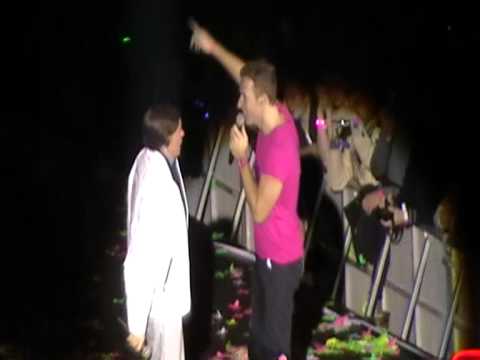 Alan Partridge and Coldplay Chris Martin sing drummer boy (every teardrop is a waterfall)