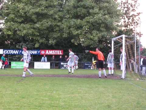 Corner in het laatste gedeelte van de wedstrijd DONK 2 - VEP 2