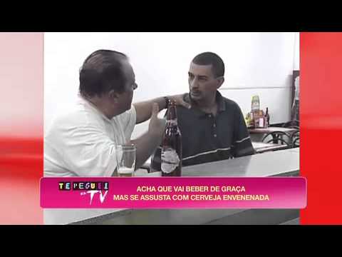Te Peguei na TV: Bêbado assusta clientes com cerveja envenenada no bar