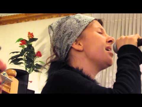 FAMILIA BRAGARI - INTR-UN GRAJD INTR-O ESLE...