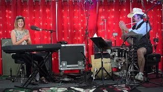 Louise Goffin performs Alie Ilcee at the Channel Z studios