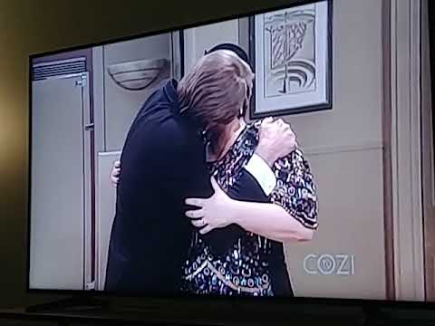 Leon Carp KISSES Roseanne Conner! 💋