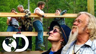 Las fases de construcción de un establo | Alaska: Hombres primitivos | Discovery Latinoamérica