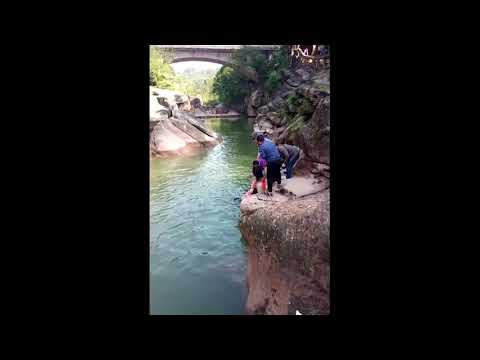 英國外交官稱，當他救出的女子恢復呼吸時，巨大的 "欣慰"。 (UK diplomat says huge 'relief' when woman he rescued resumed breathing)