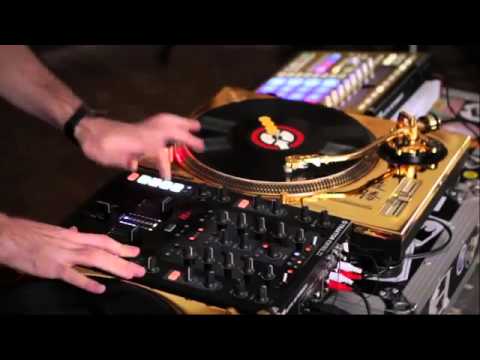 DJ Shiftee in Total Kontrol with Z2 and Maschine
