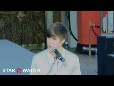 Justin Bieber sings "Rockin' Robin" at Michael Jackson ceremony