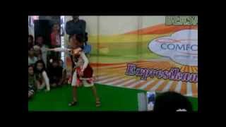 preview picture of video 'Lomba Goyang Cesar - Comforta Jati Land Mall Ternate'