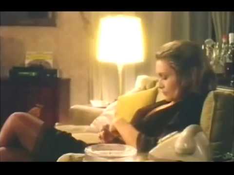 Alexandra Bastedo -  El Miron (1977)