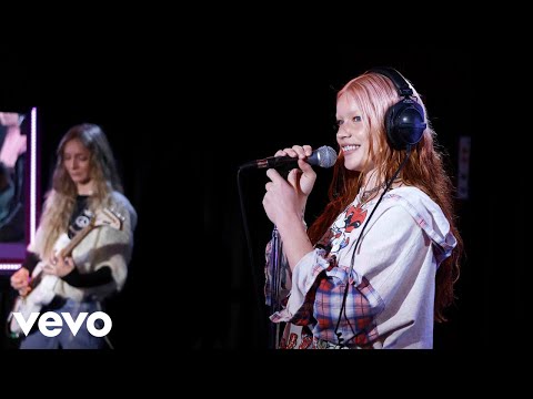 Wet Leg - mangetout in the Live Lounge