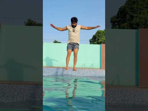 Swimming pool ke Andar Shark kaha se aa gaye #comedy #funny #swimmingpool #viralvideo #shortsfeed