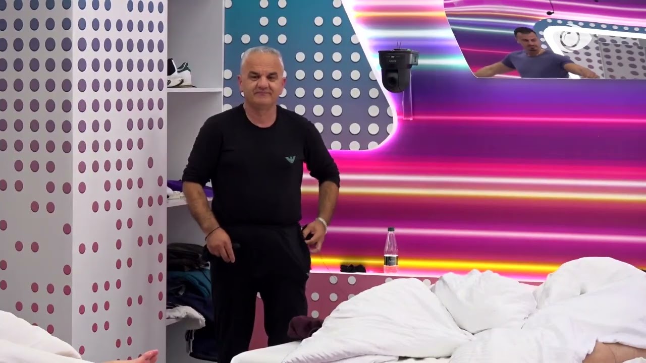 Rogerti bën zhurmë me valixhe, Mateo nis të kërcejë