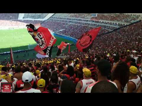 Torcida do Flamengo canta alto após sofrer gol de empate do Goiás - Brasileiro 2019