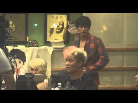 [Fancam] 120720 Sukira Eunhyuk Posing for Photos