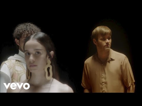 Benjamín Amadeo - Iluminábamos (Official Video) ft. Monsieur Periné