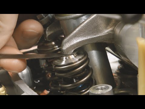 Hott Boy's Garage - Ep. 20 - How to Adjust Valve Clearances and Set Cam Timing on a Honda TRX450R
