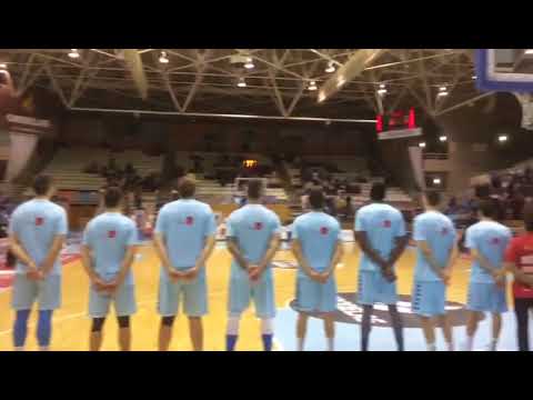 Soa o himno galego antes do partido entre o Breogán e o Coruña