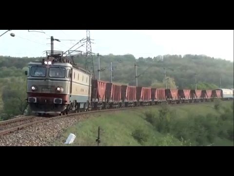 Tren de marfa CFR Infrastructura intra in Suceava cu cel mai baietas mecanic