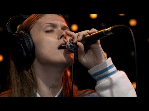 Ethel Cain - Thoroughfare (Live on KEXP)
