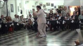 PAMELA MARMOL & EMILIANO PILLONI bailando el tango TRAGO AMARGO en SIN RUMBO LA CATEDRAL DEL TANGO