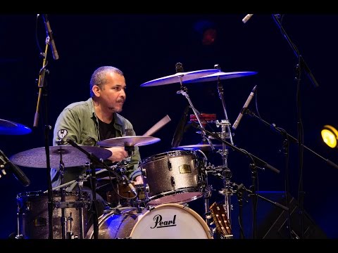 Cássio Cunha and Pearl drums (phones recommended)