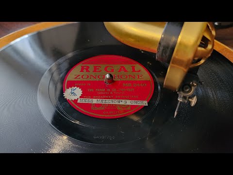 Playing a Later 1938 78rpm Record on a 1926 Victor Orthophonic Credenza - Nice Results!!!