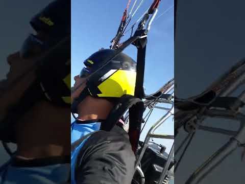 cristiano costa voo de paramotor em São Vicente