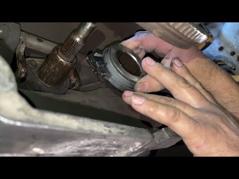 A very common mistake when installing the clutch release bearing in Volkswagen brand vehicles.