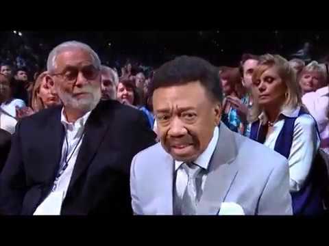 Maurice White da banda Earth Wind & Fire -  After The Love Has Gone, deixou saudade!