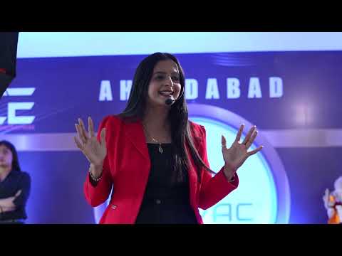 Live Hairstyle Demo: Monkia Dave Styles Hair on Stage | House of The Makeup Artists