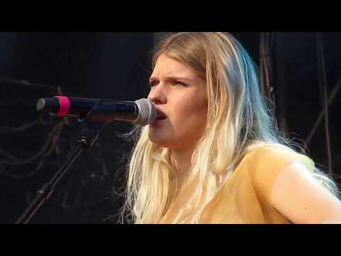 Emma Bale @ Lokerse Feesten 2017