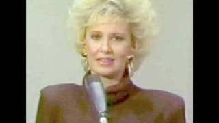 TAMMY WYNETTE - HARDLY A DAY GOES BY