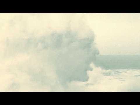 Ocean Wave Manifests a Monstrous, Evil FACE! - Aparece una cara en el Oceano increible!