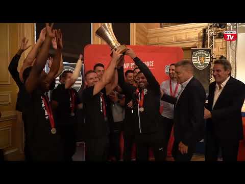 Sporting Club de Paris recebeu o troféu de campeão de França de futsal 21/22