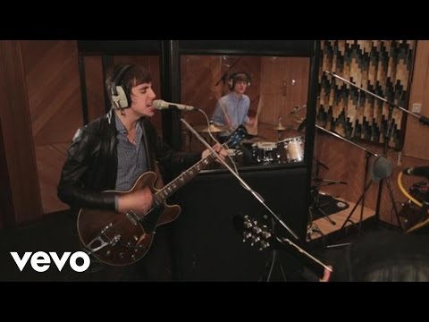 Miles Kane - Come Closer (Live at RAK)