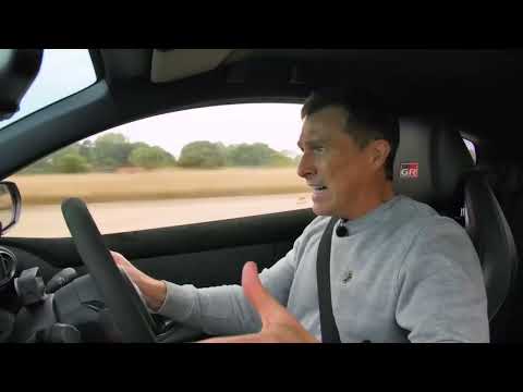 Drag race Toyota GR Yaris vs  Ferrari 812